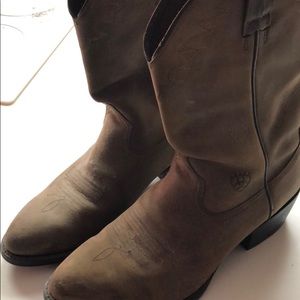 Men’s 11.5 Ariat cowboy boots